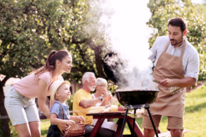 Keep Your Memorial Day Picnic Affordable Try these gluten-free grilling tips and enjoy a great Memorial Day picinc with all of your family and friends.